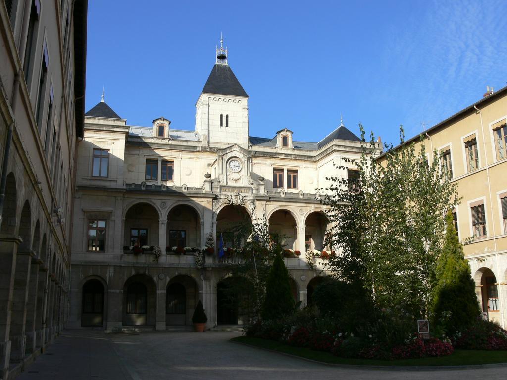IBIS Lyon Sud Chasse Sur Rhône Hotel Exterior foto