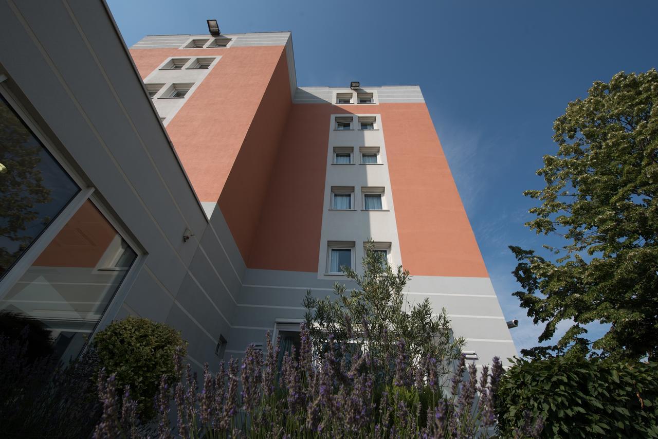IBIS Lyon Sud Chasse Sur Rhône Hotel Exterior foto
